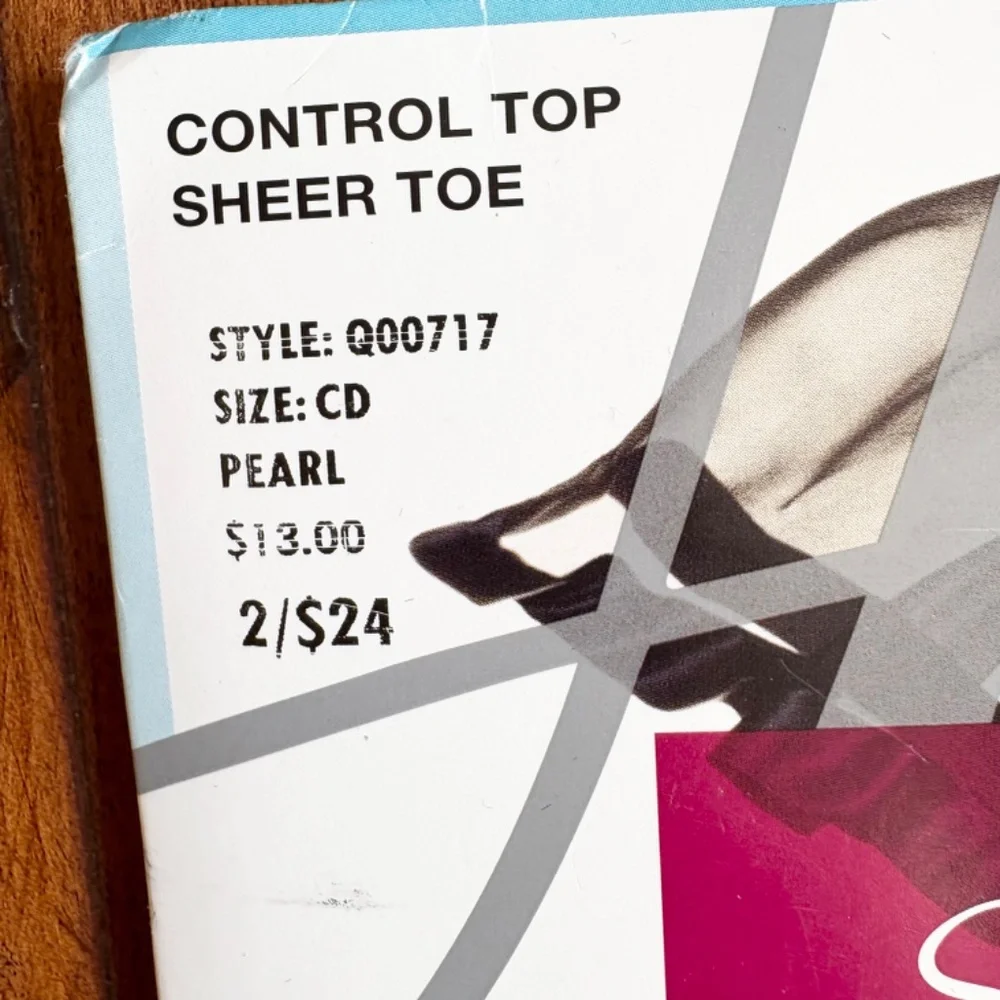 New Hanes Silk Reflections Control Top‎ Reinforced Toe Pantyhose C-D Color Pearl